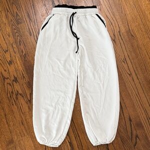 B26 BUCKETLIST Women Medium White Joggers with Black Trim Waffleknit
